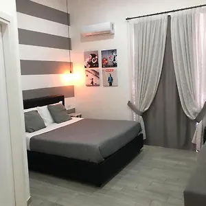 Alojamento de Acomodação e Pequeno-almoço Downtown Nápoles